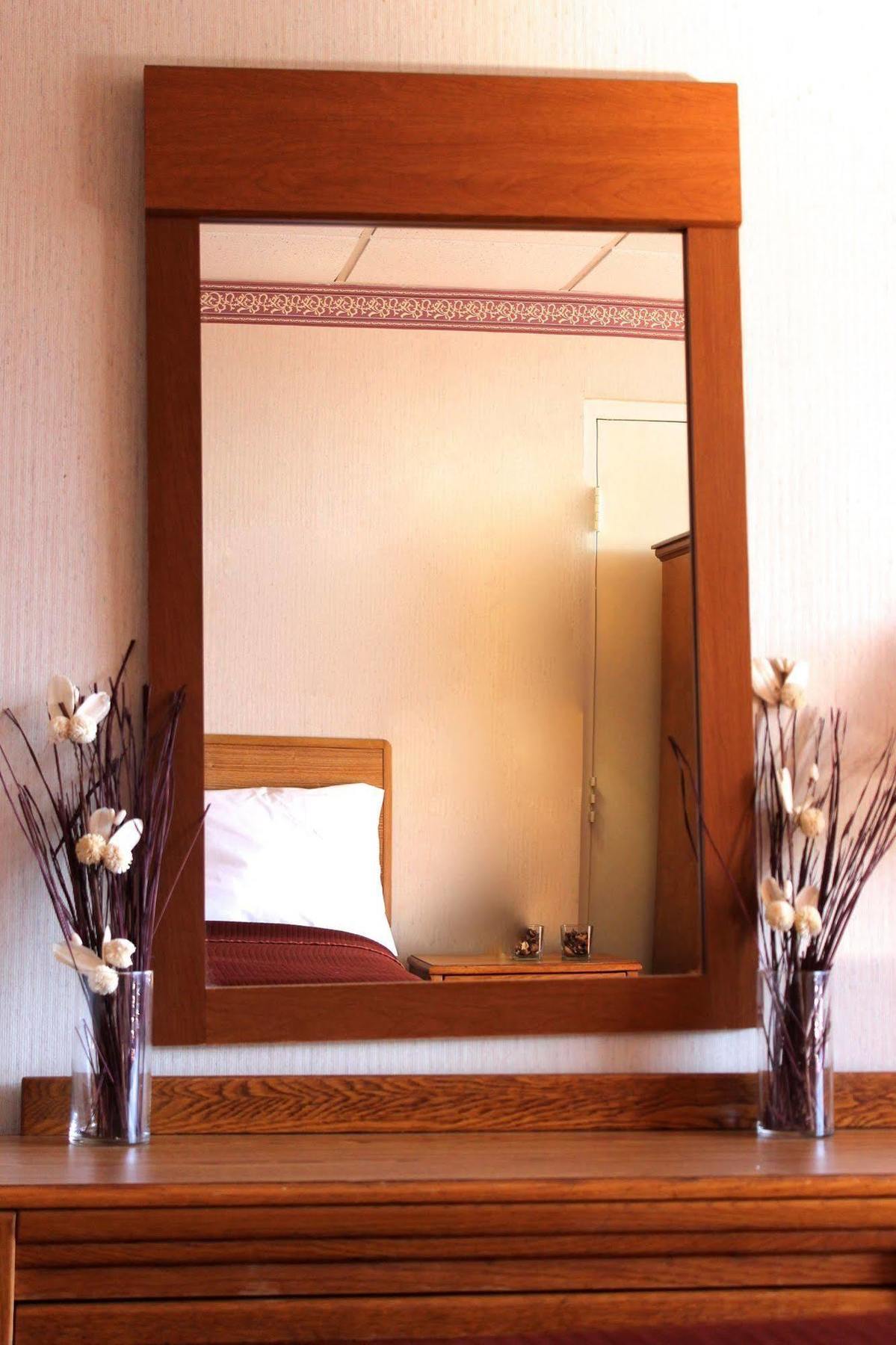 Regency Inn Richmond Dumbarton Ngoại thất bức ảnh